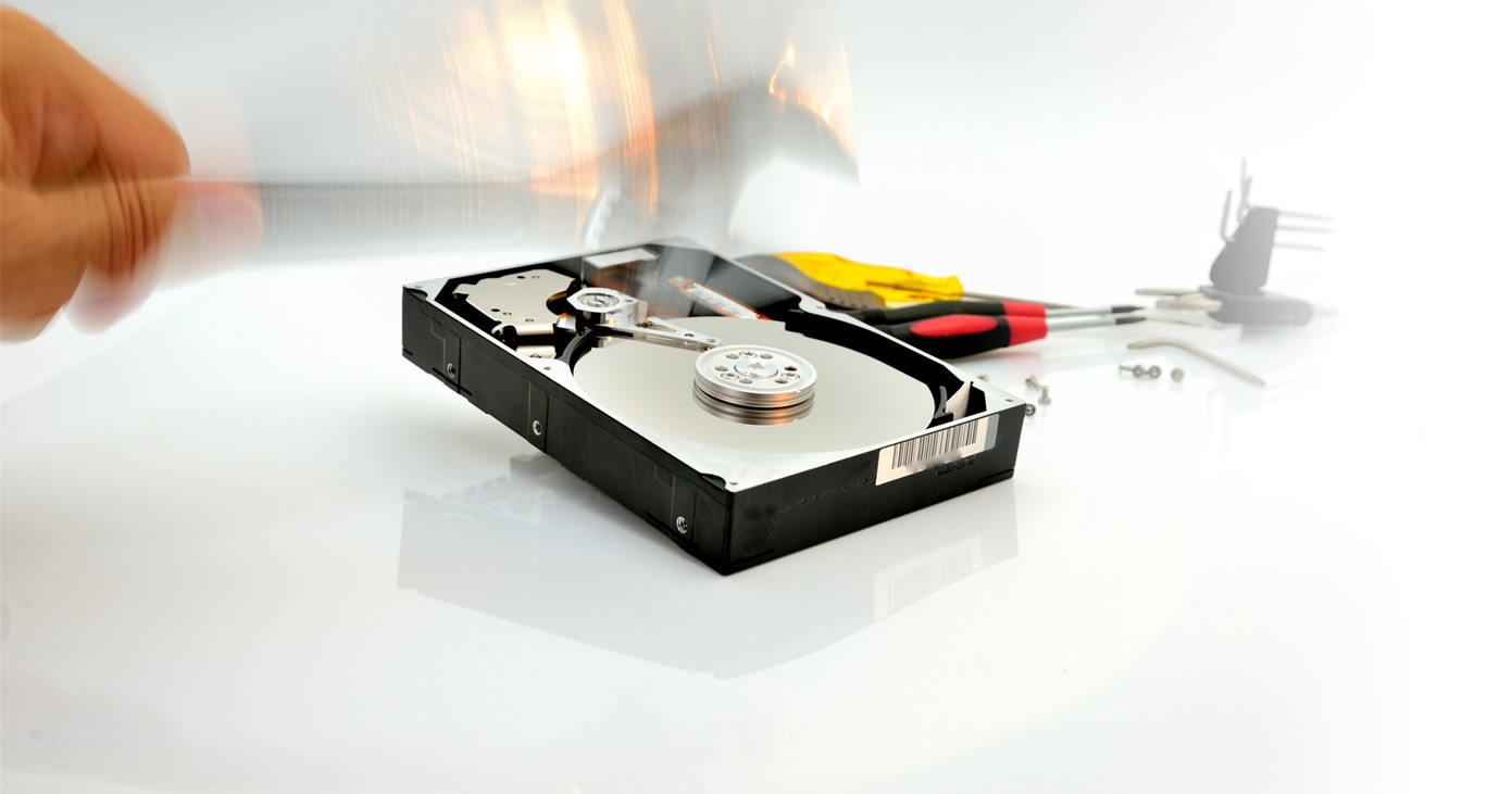 総務省によるガイドラインに則った「プロでも復旧不可能」なデータ消去