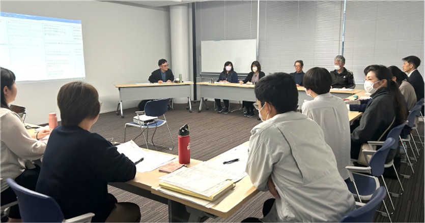 庁内27課が参加する重層的支援体制で、支援が必要な人をみんなで支え合う。