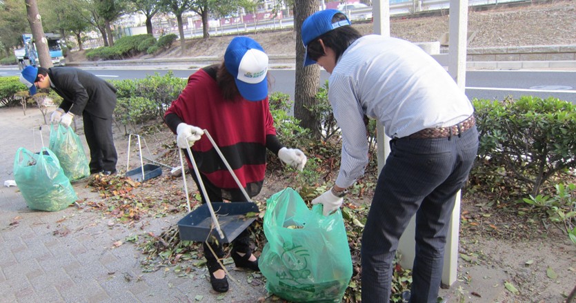 住民主体の道路清掃を支援して、まちの美化と愛着につなげる。
